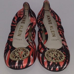 Anne Klein Jannie Black White Talk Coral